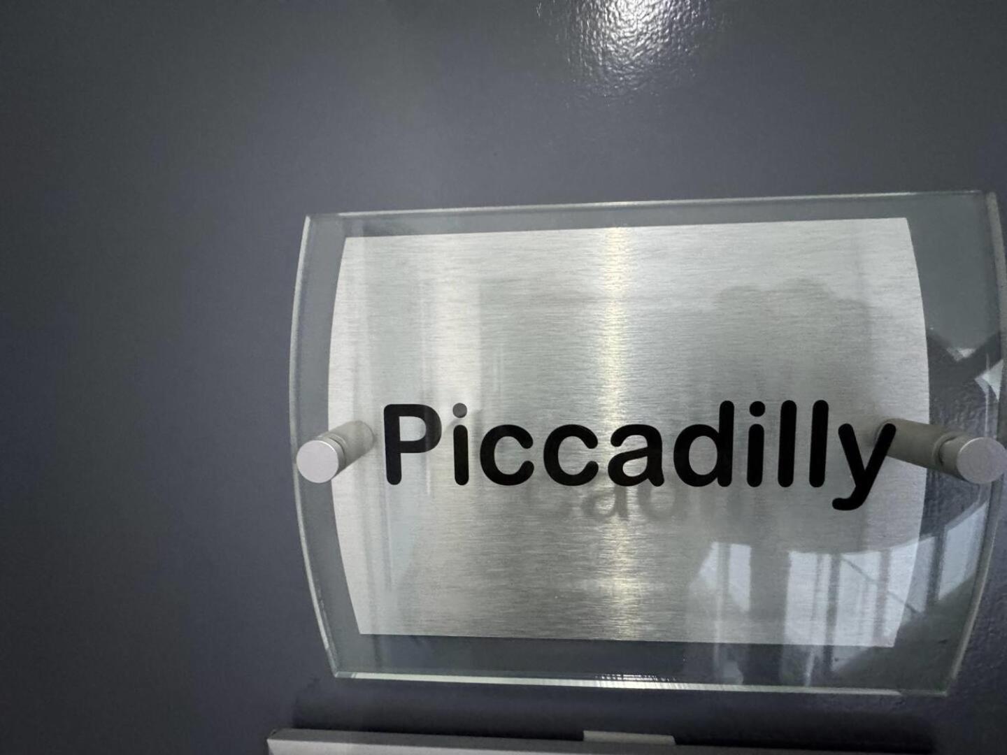 Piccadilly By Pureserviced Plymouth Esterno foto